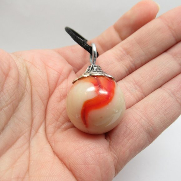 Uranium glass marble pendant - Picture 5 of 11